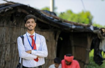 গ্রামীণ শিক্ষার্থীদের জন্য দেশি স্কলারশিপ ২০২৬ – বিশেষ সুযোগ ও আবেদন গাইড গ্রামীণ শিক্ষার্থীদের জন্য দেশি স্কলারশিপ – গ্রামের শিক্ষার্থীরা পড়াশোনা করছেন