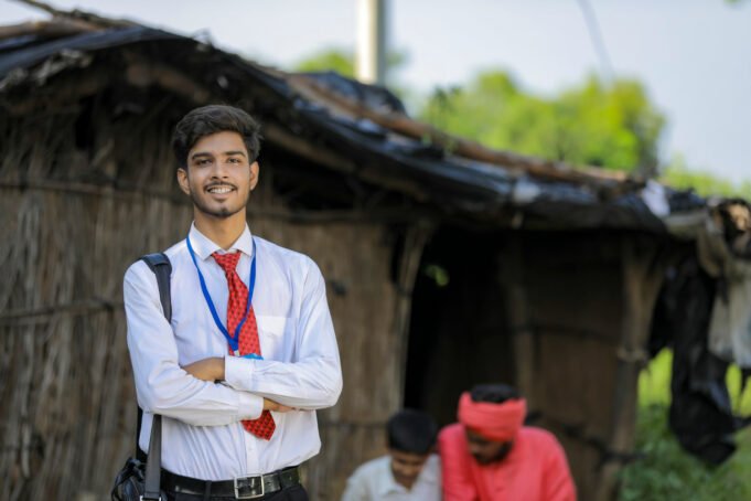 গ্রামীণ শিক্ষার্থীদের জন্য দেশি স্কলারশিপ ২০২৬ – বিশেষ সুযোগ ও আবেদন গাইড গ্রামীণ শিক্ষার্থীদের জন্য দেশি স্কলারশিপ – গ্রামের শিক্ষার্থীরা পড়াশোনা করছেন