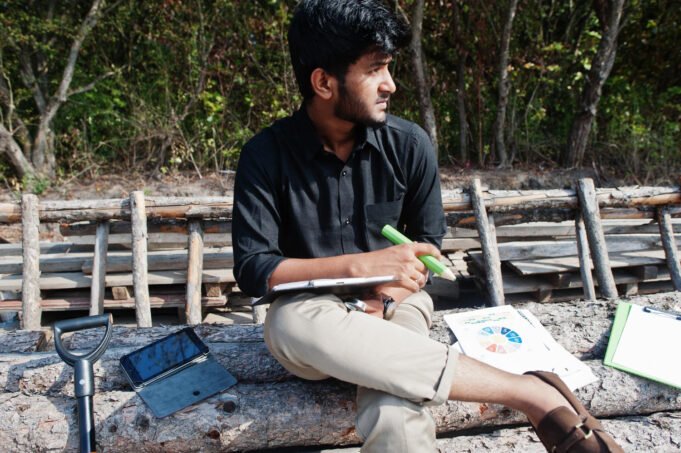 দরিদ্র মেধাবীদের জন্য সরকারি অনুদান স্কলারশিপ ২০২৬ – সম্পূর্ণ তালিকা দরিদ্র মেধাবীদের জন্য সরকারি অনুদান স্কলারশিপ – সহায়তা পাচ্ছেন শিক্ষার্থীরা